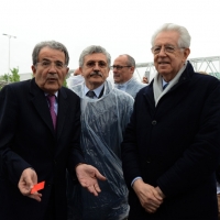 Foto Nicoloro G.   01/05/2015  Milano   Al via l' Expo Milano 2015, l' Esposizione Internazionale che l'Italia ospiterà dal primo Maggio al 31 Ottobre 2015. nella foto da sinistra tre ex premier Romano Prodi, Massimo D' Alema e Mario Monti.