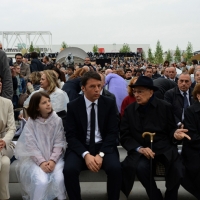 Foto Nicoloro G.   01/05/2015  Milano   Al via l' Expo Milano 2015, l' Esposizione Internazionale che l'Italia ospiterà dal primo Maggio al 31 Ottobre 2015. nella foto il premier Matteo Renzi con moglie Agnese e figlia e il presidente emerito Giorgio Napolitano con la moglie Clio.
