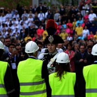 Foto Nicoloro G.   01/05/2015  Milano   Al via l' Expo Milano 2015, l' Esposizione Internazionale che l'Italia ospiterà dal primo Maggio al 31 Ottobre 2015. nella foto un Carabiniere prende in consegna il Tricolore.