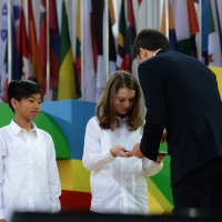 Foto Nicoloro G.   01/05/2015  Milano   Al via l' Expo Milano 2015, l' Esposizione Internazionale che l'Italia ospiterà dal primo Maggio al 31 Ottobre 2015. nella foto il premier Matteo Renzi firma l' apertura ufficiale dell' Expo 2015.
