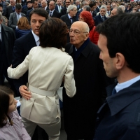 Foto Nicoloro G.   01/05/2015  Milano   Al via l' Expo Milano 2015, l' Esposizione Internazionale che l'Italia ospiterà dal primo Maggio al 31 Ottobre 2015. nella foto il presidente emerito Giorgio Napolitano saluta affettuosamente la moglie del premier Agnese Landini.