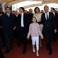Foto Nicoloro G.   01/05/2015  Milano   Al via l' Expo Milano 2015, l' Esposizione Internazionale che l'Italia ospiterà dal primo Maggio al 31 Ottobre 2015. nella foto da sinistra il ministro Maurizio Martina, il premier Matteo Renzi con la figlia e la moglie Agnese e il Commissario Unico per l' Expo Giuseppe Sala.