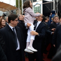 Foto Nicoloro G.   01/05/2015  Milano   Al via l' Expo Milano 2015, l' Esposizione Internazionale che l'Italia ospiterà dal primo Maggio al 31 Ottobre 2015. nella foto il premier Matteo Renzi con la figlia gioca a toccare delle bolle di sapone.