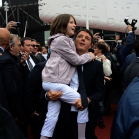 Foto Nicoloro G.   01/05/2015  Milano   Al via l' Expo Milano 2015, l' Esposizione Internazionale che l'Italia ospiterà dal primo Maggio al 31 Ottobre 2015. nella foto il premier Matteo Renzi con in braccio la figlia.