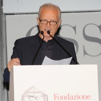 Foto Nicoloro G. 17/10/2011 Milano Edizione 2011 di Altagamma Monitor ovvero osservatorio mondiale della Fondazione Altagamma sui mercati del lusso. Lo studio quest’ anno si e’ allargato alle automobili, ai vini, alla nautica, agli hotel, al cibo gourmet e agli arredamenti d’ interni. nella foto Santo Versace