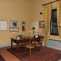 Foto Nicoloro G. 12/04/2013 Milano Il 22 aprile 1909 nasceva a Fucecchio, in provincia di Firenze, il giornalista Indro Montanelli. Oggi a Fucecchio nel palazzo che ospita la Fondazione Montanelli Bassi, voluta dallo stesso giornalista nel 1987, è possibile ammirare numerosi cimeli appartenuti al giornalista toscano scomparso il 22 luglio 2001 a Milano. nella foto Scrivania dell'ufficio di Roma  
