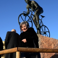 Foto Nicoloro G.  14/02/2014   Cesenatico (FC)   Cerimonia di "svelatura" della statua in bronzo di Marco Pantani a dieci anni dalla morte del campione di ciclismo. nella foto la madre del campione  Tonina Pantani.