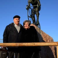 Foto Nicoloro G.  14/02/2014   Cesenatico (FC)   Cerimonia di "svelatura" della statua in bronzo di Marco Pantani a dieci anni dalla morte del campione di ciclismo. nella foto i genitori del campione Paolo e Tonina Pantani.
