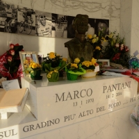 Foto Nicoloro G.  14/02/2014   Cesenatico (FC)   Cerimonia di "svelatura" della statua in bronzo di Marco Pantani a dieci anni dalla morte del campione di ciclismo. nella foto l' interno della tomba di Marco Pantani.