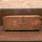 Foto Nicoloro G.   14/05/2021   Ravenna   Anteprima stampa dell' apertura del Museo Dante nell' ambito delle celebrazioni per il settimo centenario della morte del Sommo Poeta. nella foto la cassetta di legno d' abete che contenne le spoglie di Dante dal 1677 al 1865, anno del suo ritrovamento.