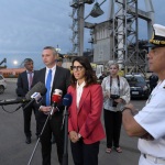 12/08/2022  Ravenna  E' approdata nel porto di Ravenna la prima nave proveniente dall' Ucraina con un carico di 15mila tonnellate di mais per uso zootecnico. nella foto da sinistra l' assessora Annagiulia Randi, l' ambasciatore Yaroslav Melnyk e il comandante della Guardia Costiera Francesco Cimmino.