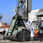 12/08/2022  Ravenna  E\' approdata nel porto di Ravenna la prima nave proveniente dall\' Ucraina con un carico di 15mila tonnellate di mais per uso zootecnico. nella foto una fase del prelievo di campioni di mais per un controllo antiradiazioni e organolettico da parte dell\' Agenzia Dogane.