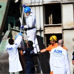 12/08/2022  Ravenna  E\' approdata nel porto di Ravenna la prima nave proveniente dall\' Ucraina con un carico di 15mila tonnellate di mais per uso zootecnico. nella foto una fase del prelievo di campioni di mais per un controllo antiradiazioni e organolettico da parte dell\' Agenzia Dogane.