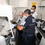 12/08/2022  Ravenna  E' approdata nel porto di Ravenna la prima nave proveniente dall' Ucraina con un carico di 15mila tonnellate di mais per uso zootecnico. nella foto all' interno del laboratorio mobile vengono analizzati i campioni prelevati dalle stive della Rojen per i controlli antiradiazioni e organolettici.