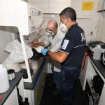 12/08/2022  Ravenna  E' approdata nel porto di Ravenna la prima nave proveniente dall' Ucraina con un carico di 15mila tonnellate di mais per uso zootecnico. nella foto all' interno del laboratorio mobile vengono analizzati i campioni prelevati dalle stive della Rojen per i controlli antiradiazioni e organolettici.