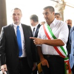 12/08/2022  Ravenna  E' approdata nel porto di Ravenna la prima nave proveniente dall' Ucraina con un carico di 15mila tonnellate di mais per uso zootecnico. nella foto a sinistra l' ambasciatore ucraino Yaroslav Melnyk e il sindaco di Ravenna Michele de Pascale.