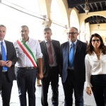 12/08/2022  Ravenna  E' approdata nel porto di Ravenna la prima nave proveniente dall' Ucraina con un carico di 15mila tonnellate di mais per uso zootecnico. nella foto di gruppo con l' ambasciatore ucraino Yaroslav Melnyk, il sindaco Michele de Pascale, il vicesindaco Eugenio Fusignani e l' assessora Annagiulia Randi.