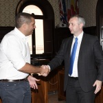 12/08/2022  Ravenna  E' approdata nel porto di Ravenna la prima nave proveniente dall' Ucraina con un carico di 15mila tonnellate di mais per uso zootecnico. nella foto a sinistra il sindaco di Ravenna Michele de Pascale e l' ambasciatore ucraino Yaroslav Melnyk.