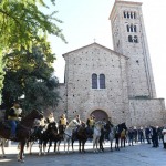 24/10/2021   Ravenna   Nell\' ambito delle Celebrazioni dantesche sono arrivati in citta\' i cavalieri che hanno portato a termine la mappatura del Cammino di Dante a cavallo, un itinerario che prevede andata e ritorno tra le citta\' di Ravenna e Firenze. nella foto i cavalieri dell\' associazione \' Natura a Cavallo \'  schierati davanti alla Basilica di San Francesco.