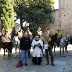 24/10/2021   Ravenna   Nell\' ambito delle Celebrazioni dantesche sono arrivati in citta\' i cavalieri dell\' associazione \' Natura a Cavallo \' che hanno portato a termine la mappatura del Cammino di Dante a cavallo, un itinerario che prevede andata e ritorno tra le citta\' di Ravenna e Firenze. nella foto scambio di ricordi dell\' evento tra padre Ivo Laurentini, al centro, e Oliviero Resta organizzatore del Cammino di Dante a cavallo a sinistra, e il presidente di \' Natura a Cavallo \' Mauro Ferrari.
