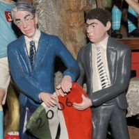 Foto Nicoloro G. 24/12/2011 Napoli E' tradizione che gli artigiani presepiali della storica Via San Gregorio Armeno creino non solo pastori e presepi ma volgano anche l' attenzione ai personaggi della cronaca per poi farne statuine. nella foto le statuina di Foto Nicoloro G. 24/12/2011 Napoli E' tradizione che gli artigiani presepiali della storica Via San Gregorio Armeno creino non solo pastori e presepi ma volgano anche l' attenzione ai personaggi della cronaca per poi farne statuine. nella foto le statuine di Massimo Moratti – Andrea Agnelli
