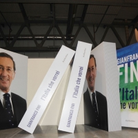 Foto Nicoloro G. 11/02/2011 Rho Fiera Milano Assemblea Costituente di " Futuro e Liberta' " che ha visto la partecipazione di delegati da tutt' Italia. nella foto Pubblicità al libro di Gianfranco Fini