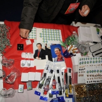 Foto Nicoloro G. 11/02/2011 Rho Fiera Milano Assemblea Costituente di " Futuro e Liberta' " che ha visto la partecipazione di delegati da tutt' Italia. nella foto Gadgets della nuova formazione politica