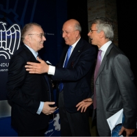 Foto Nicoloro G.  12/06/2015   Ravenna   Assemblea generale della Confindustria di Ravenna, sul tema " Impresa e Giustizia ", nell' ambito dei festeggiamenti per i 70 anni dell' Organizzazione ravennate. nella foto da sinistra il presidente di Confindustria Giorgio Squinzi, il presidente ABI Antonio Patuelli e il sottosegretario alla Giustizia Cosimo Maria Ferri.