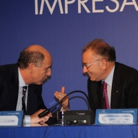 Foto Nicoloro G. 29/06/2012 Ravenna Si e’ svolta l’ annuale assemblea generale di Confindustria Ravenna alla presenza del ministro dello Sviluppo Economico, Corrado Passera, e del presidente di Confindustria, Giorgio Squinzi. nella foto Corrado Passera – Giorgio Squinzi
