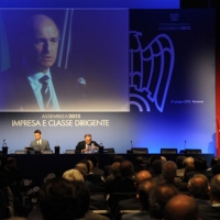 Foto Nicoloro G. 29/06/2012 Ravenna Si e’ svolta l’ annuale assemblea generale di Confindustria Ravenna alla presenza del ministro dello Sviluppo Economico, Corrado Passera, e del presidente di Confindustria, Giorgio Squinzi. nella foto Corrado Passera ed la platea dei partecipanti