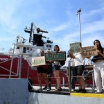 Foto Nicoloro G.   16/07/2025   Ravenna   E\' attraccata  al porto di Ravenna la nave ong Ocean Viking con a bordo soltanto 16 migranti salvati davanti alle coste libiche. nella foto alcuni volontari danno il benvenuto ai migranti.