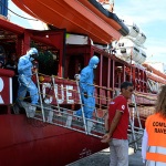 Foto Nicoloro G.   16/07/2025   Ravenna   E\' attraccata  al porto di Ravenna la nave ong Ocean Viking con a bordo soltanto 16 migranti salvati davanti alle coste libiche. nella foto un momento dello sbarco.