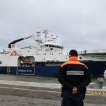 Foto Nicoloro G.   22/11/2023   Porto Corsini ( Ravenna )   La nave ong di Medici senza Frontiere \' Geo Barents \'  ha attraccato a Porto Corsini con a bordo 57 migranti salvati da un barcone di legno nella zona di Malta. I 57 migranti, 44 adulti e 13 minori tutti uomini, provenivano dal Bangladesh, da Sud Sudan, Egitto, Etiopia, Eritrea e Pakistan. nella foto la nave Geo Barents ha attraccato a Porto Corsini.