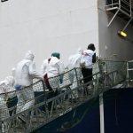 Foto Nicoloro G.   22/11/2023   Porto Corsini ( Ravenna )   La nave ong di Medici senza Frontiere \' Geo Barents \'  ha attraccato a Porto Corsini con a bordo 57 migranti salvati da un barcone di legno nella zona di Malta. I 57 migranti, 44 adulti e 13 minori tutti uomini, provenivano dal Bangladesh, da Sud Sudan, Egitto, Etiopia, Eritrea e Pakistan. nella foto una squadra di medici ed infermieri sale a bordo per una visita medica preliminare.