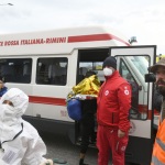Foto Nicoloro G.   22/11/2023   Porto Corsini ( Ravenna )   La nave ong di Medici senza Frontiere ' Geo Barents '  ha attraccato a Porto Corsini con a bordo 57 migranti salvati da un barcone di legno nella zona di Malta. I 57 migranti, 44 adulti e 13 minori tutti uomini, provenivano dal Bangladesh, da Sud Sudan, Egitto, Etiopia, Eritrea e Pakistan. nella foto i migranti vengono fatti salire su un mezzo della Croce Rossa per essere trsportati in una struttura per gli accertamenti e le visite mediche accurate.