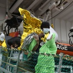Foto Nicoloro G.   22/11/2023   Porto Corsini ( Ravenna )   La nave ong di Medici senza Frontiere ' Geo Barents '  ha attraccato a Porto Corsini con a bordo 57 migranti salvati da un barcone di legno nella zona di Malta. I 57 migranti, 44 adulti e 13 minori tutti uomini, provenivano dal Bangladesh, da Sud Sudan, Egitto, Etiopia, Eritrea e Pakistan. nella foto lo sbarco dei migranti.