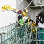 Foto Nicoloro G.   22/11/2023   Porto Corsini ( Ravenna )   La nave ong di Medici senza Frontiere ' Geo Barents '  ha attraccato a Porto Corsini con a bordo 57 migranti salvati da un barcone di legno nella zona di Malta. I 57 migranti, 44 adulti e 13 minori tutti uomini, provenivano dal Bangladesh, da Sud Sudan, Egitto, Etiopia, Eritrea e Pakistan. nella foto lo sbarco dei migranti.
