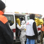Foto Nicoloro G.   22/11/2023   Porto Corsini ( Ravenna )   La nave ong di Medici senza Frontiere ' Geo Barents '  ha attraccato a Porto Corsini con a bordo 57 migranti salvati da un barcone di legno nella zona di Malta. I 57 migranti, 44 adulti e 13 minori tutti uomini, provenivano dal Bangladesh, da Sud Sudan, Egitto, Etiopia, Eritrea e Pakistan. nella foto i migranti vengono fatti salire su un mezzo della Croce Rossa per essere trsportati in una struttura per gli accertamenti e le visite mediche accurate.
