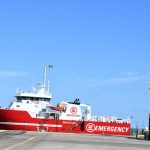 Foto Nicoloro G.   25/09/2023   Porto Corsini  ( RA )   Ha attraccato alla banchina di Porto Corsini (RA) la nave Life Support di Emergency con 28 naufraghi a bordo, di cui 11 adulti, nove donne e 8 minori accompagnati. La maggior parte di origine siriana e cinque libici. Appena sbarcati sono stati trasferiti su un autobus della Croce Rossa e portati all\' ospedale di Ravenna per accertamenti e identificazione. nella foto la nave Life Support arriva alla banchina di Porto Corsini.