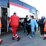 Foto Nicoloro G.   25/09/2023   Porto Corsini  ( RA )   Ha attraccato alla banchina di Porto Corsini (RA) la nave Life Support di Emergency con 28 migranti a bordo, di cui 11 adulti, nove donne e 8 minori accompagnati. La maggior parte di origine siriana e cinque libici. Appena sbarcati sono stati trasferiti su un autobus della Croce Rossa e portati all\' ospedale di Ravenna per accertamenti e identificazione. nella foto una naufraga molto anziana vienne accompagnata e aiutata a salire sull\' autobus della Croce Rossa.