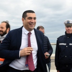 Foto Nicoloro G.   25/04/2023   Porto Corsini ( Ravenna )   E\' attraccata al molo di Porto Corsini la MV Humanity 1 con a bordo 69 miigranti, di cui 39 provenienti dal Sudan, e i rimanenti da diversi paesi dell\' Africa. Tra tutti si contano una sola donna e 20 minori non accompagnati. nella foto il sindaco Michele de Pascale.
