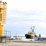 Foto Nicoloro G.   25/04/2023   Porto Corsini ( Ravenna )   E' attraccata al molo di Porto Corsini la MV Humanity 1 con a bordo 69 miigranti, di cui 39 provenienti dal Sudan, e i rimanenti da diversi paesi dell' Africa. Tra tutti si contano una sola donna e 20 minori non accompagnati. nella foto l' arrivo in porto della MV Humanity 1.
