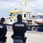 Foto Nicoloro G.   25/04/2023   Porto Corsini ( Ravenna )   E' attraccata al molo di Porto Corsini la MV Humanity 1 con a bordo 69 miigranti, di cui 39 provenienti dal Sudan, e i rimanenti da diversi paesi dell' Africa. Tra tutti si contano una sola donna e 20 minori non accompagnati. nella foto l' arrivo in porto della MV Humanity 1.