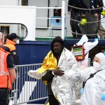 Foto Nicoloro G.   25/04/2023   Porto Corsini ( Ravenna )   E' attraccata al molo di Porto Corsini la MV Humanity 1 con a bordo 69 miigranti, di cui 39 provenienti dal Sudan, e i rimanenti da diversi paesi dell' Africa. Tra tutti si contano una sola donna e 20 minori non accompagnati. nella foto lo sbarco di alcuni migranti.