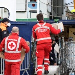 Foto Nicoloro G.   25/04/2023   Porto Corsini ( Ravenna )   E' attraccata al molo di Porto Corsini la MV Humanity 1 con a bordo 69 miigranti, di cui 39 provenienti dal Sudan, e i rimanenti da diversi paesi dell' Africa. Tra tutti si contano una sola donna e 20 minori non accompagnati. nella foto personale della CRI porta a bordo del materiale per i migranti.