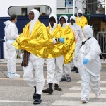 Foto Nicoloro G.   25/04/2023   Porto Corsini ( Ravenna )   E' attraccata al molo di Porto Corsini la MV Humanity 1 con a bordo 69 miigranti, di cui 39 provenienti dal Sudan, e i rimanenti da diversi paesi dell' Africa. Tra tutti si contano una sola donna e 20 minori non accompagnati. nella foto lo sbarco di alcuni migranti.