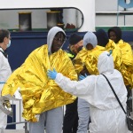 Foto Nicoloro G.   25/04/2023   Porto Corsini ( Ravenna )   E' attraccata al molo di Porto Corsini la MV Humanity 1 con a bordo 69 miigranti, di cui 39 provenienti dal Sudan, e i rimanenti da diversi paesi dell' Africa. Tra tutti si contano una sola donna e 20 minori non accompagnati. nella foto lo sbarco di alcuni migranti.