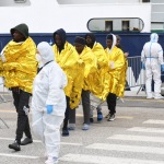Foto Nicoloro G.   25/04/2023   Porto Corsini ( Ravenna )   E' attraccata al molo di Porto Corsini la MV Humanity 1 con a bordo 69 miigranti, di cui 39 provenienti dal Sudan, e i rimanenti da diversi paesi dell' Africa. Tra tutti si contano una sola donna e 20 minori non accompagnati. nella foto lo sbarco di alcuni migranti.