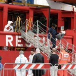 Foto Nicoloro G.   30/10/2023   Ravenna    Sbarcata a Marina di Ravenna la nave Ocean Viking con a bordo 47 migranti di cui 29 tratti in salvo al largo della Libia e 18 soccorsi durante la navigazione verso Ravenna. Tra tutti ci sono 11 minori non accompagnati di cui due saranno destinati a Matera  in una struttura del progetto FAMI. nella foto una fase dello sbarco.