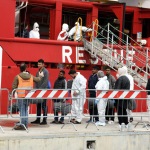 Foto Nicoloro G.   30/10/2023   Ravenna    Sbarcata a Marina di Ravenna la nave Ocean Viking con a bordo 47 migranti di cui 29 tratti in salvo al largo della Libia e 18 soccorsi durante la navigazione verso Ravenna. Tra tutti ci sono 11 minori non accompagnati di cui due saranno destinati a Matera  in una struttura del progetto FAMI. nella foto una fase dello sbarco.